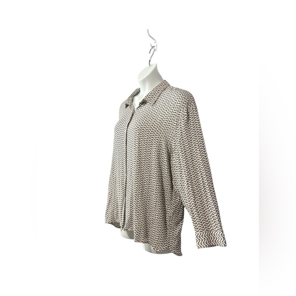 Reitmans, Plus Size Long Sleeve Button-Down
Blouse, 3X, Green, Pink, White - Picture 10 of 11